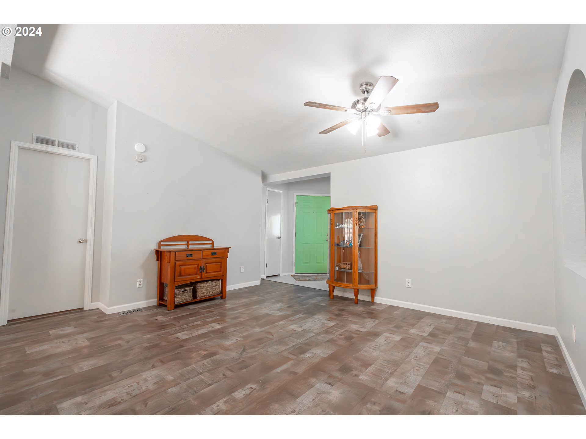 710 North Howe Street Carlton, OR 97111 - Photo 5 of 31 a view of a livingroom with furniture