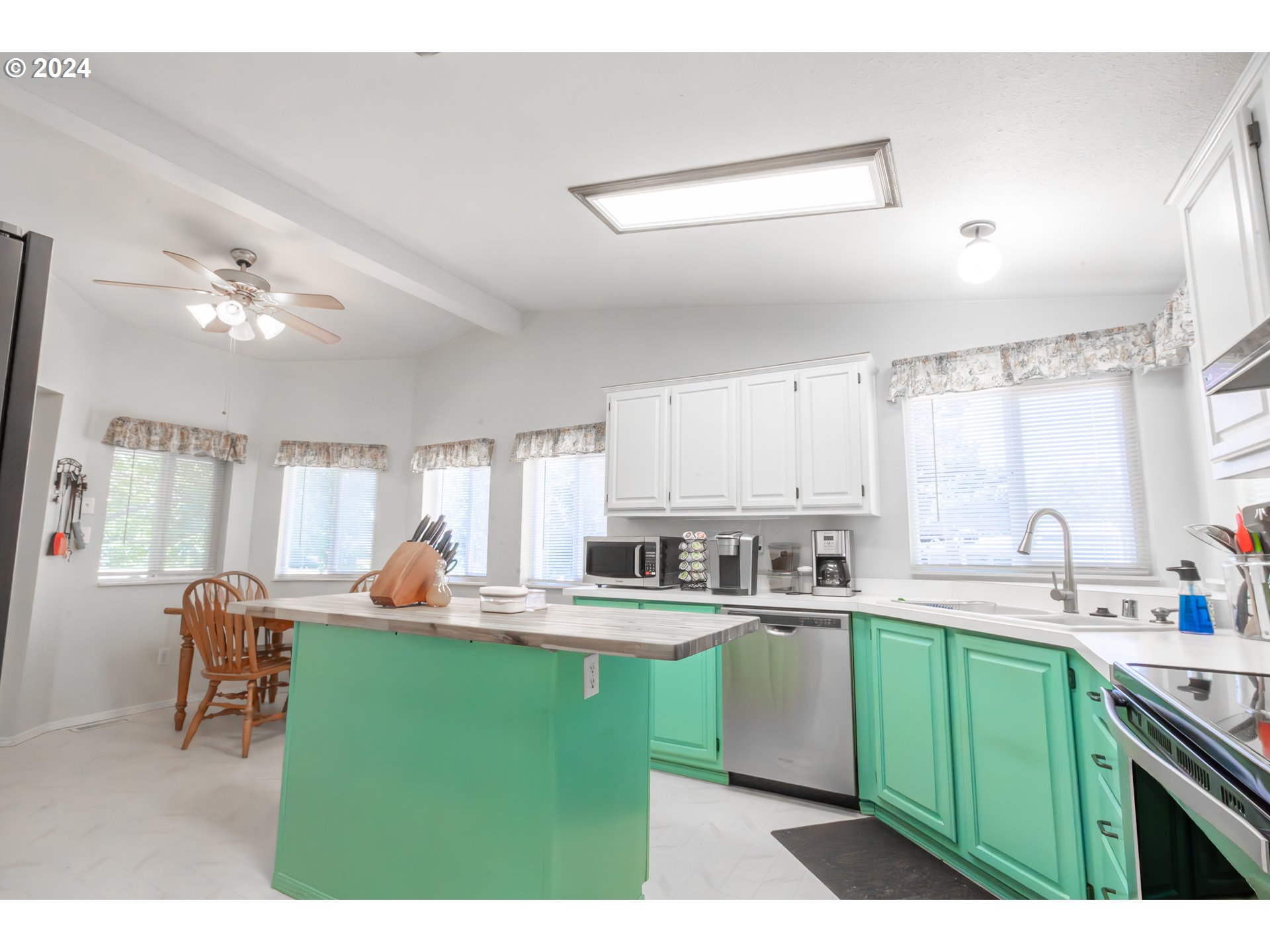 710 North Howe Street Carlton, OR 97111 - Photo 8 of 31 a kitchen with lots of counter top space and a sink