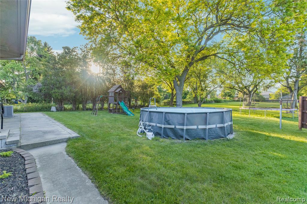 8359 Chicago Road Warren, MI 48093 - Photo 66 of 74