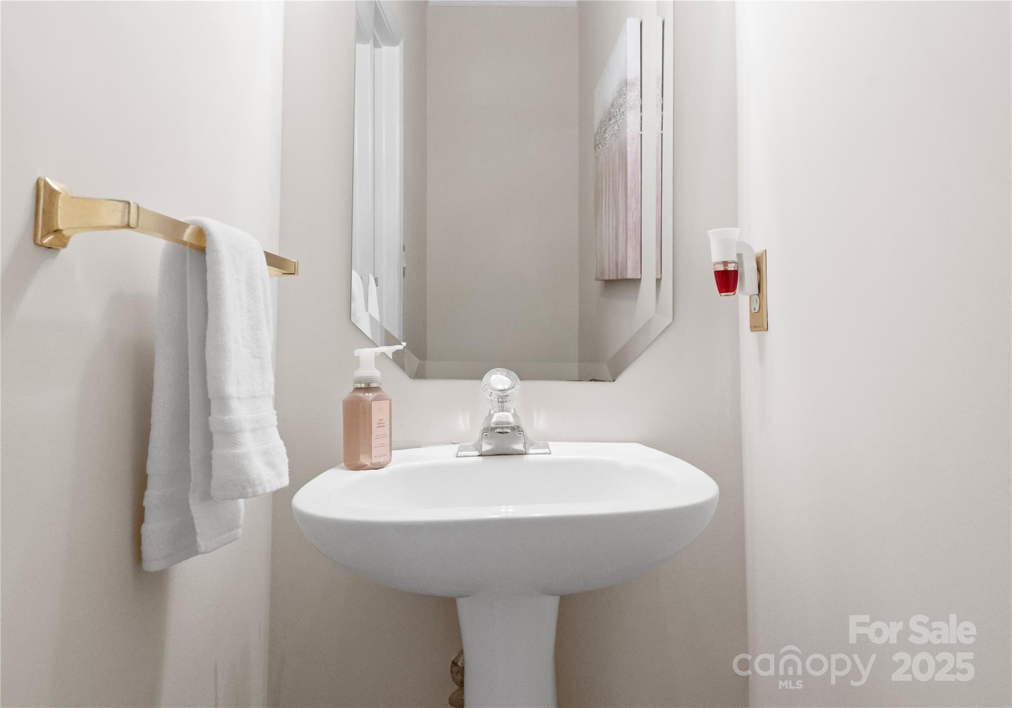 1736 Walnut Crest Lane Matthews, NC 28105 - Photo 21 of 41 a bathroom with a sink and a mirror