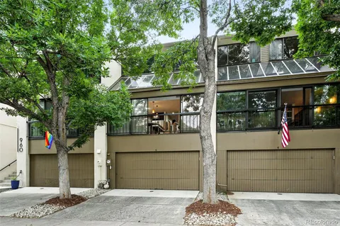 a view of entrance front of house with yard