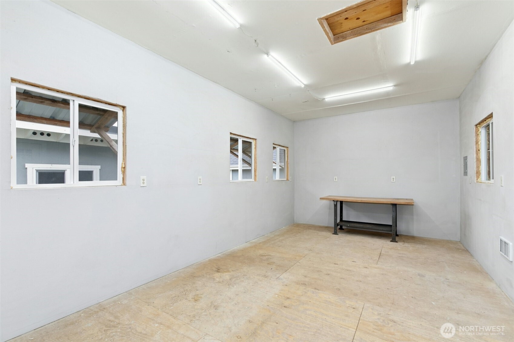 13020 172nd Avenue Southeast Renton, WA 98059 - Photo 32 of 40 a room with a bench