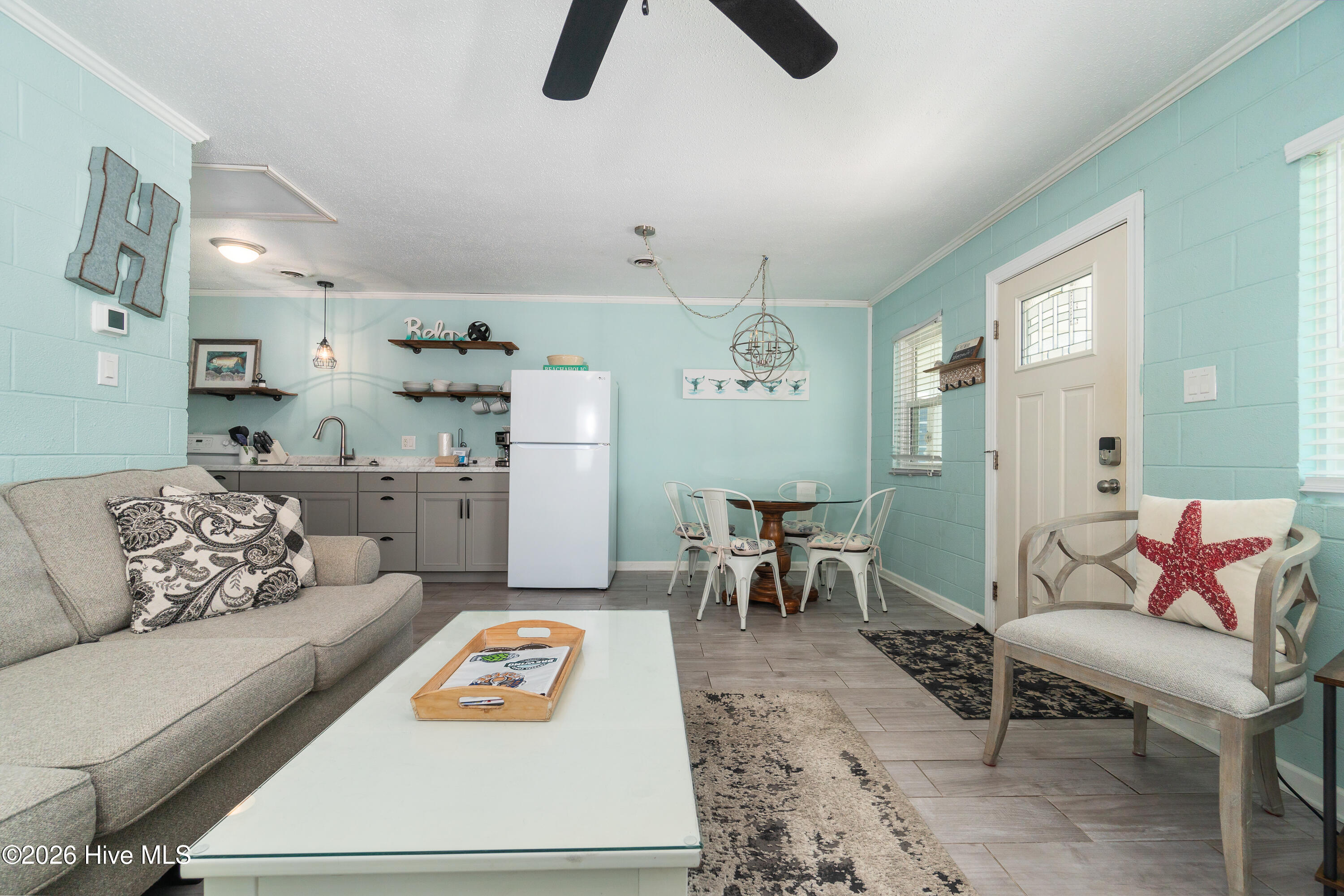 207 East Terminal Boulevard Atlantic Beach, NC 28512 - Photo 8 of 69 Great Room View