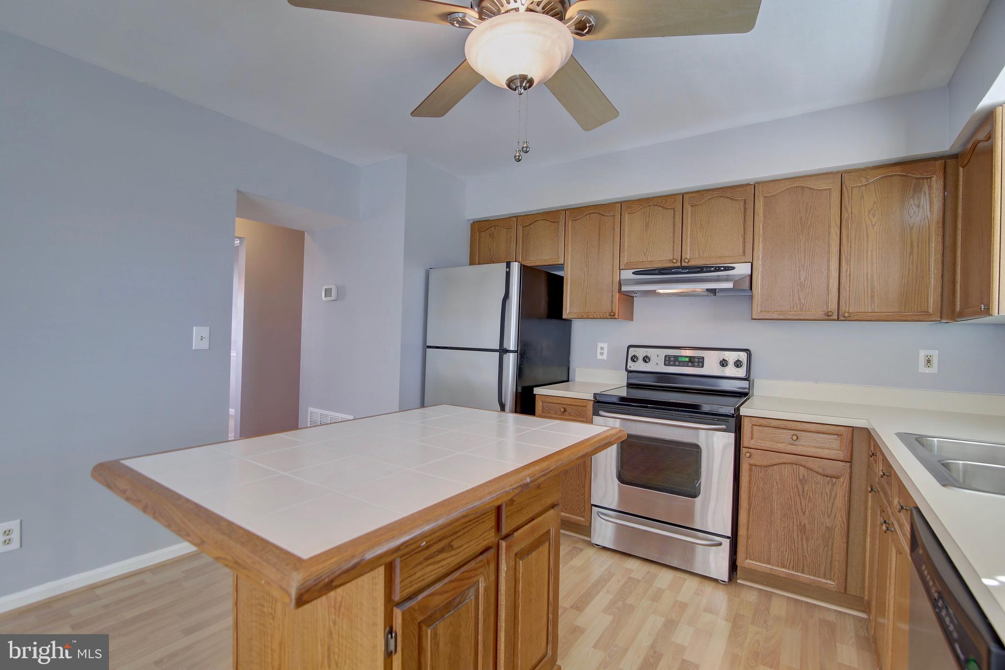 10217 Racquet Circle Manassas, VA 20110 - Photo 11 of 31 Kitchen - 4