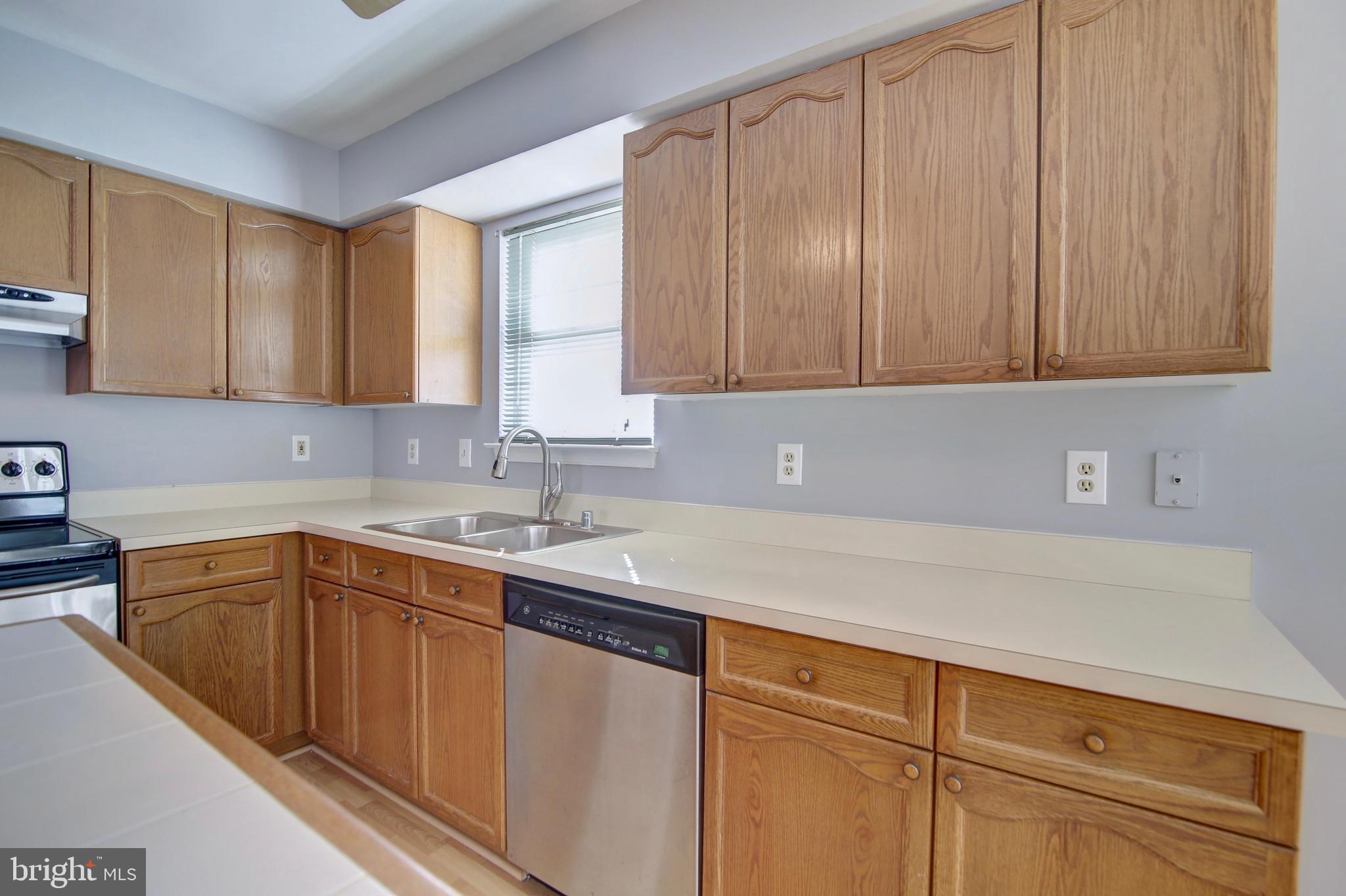 10217 Racquet Circle Manassas, VA 20110 - Photo 12 of 31 Kitchen - 5