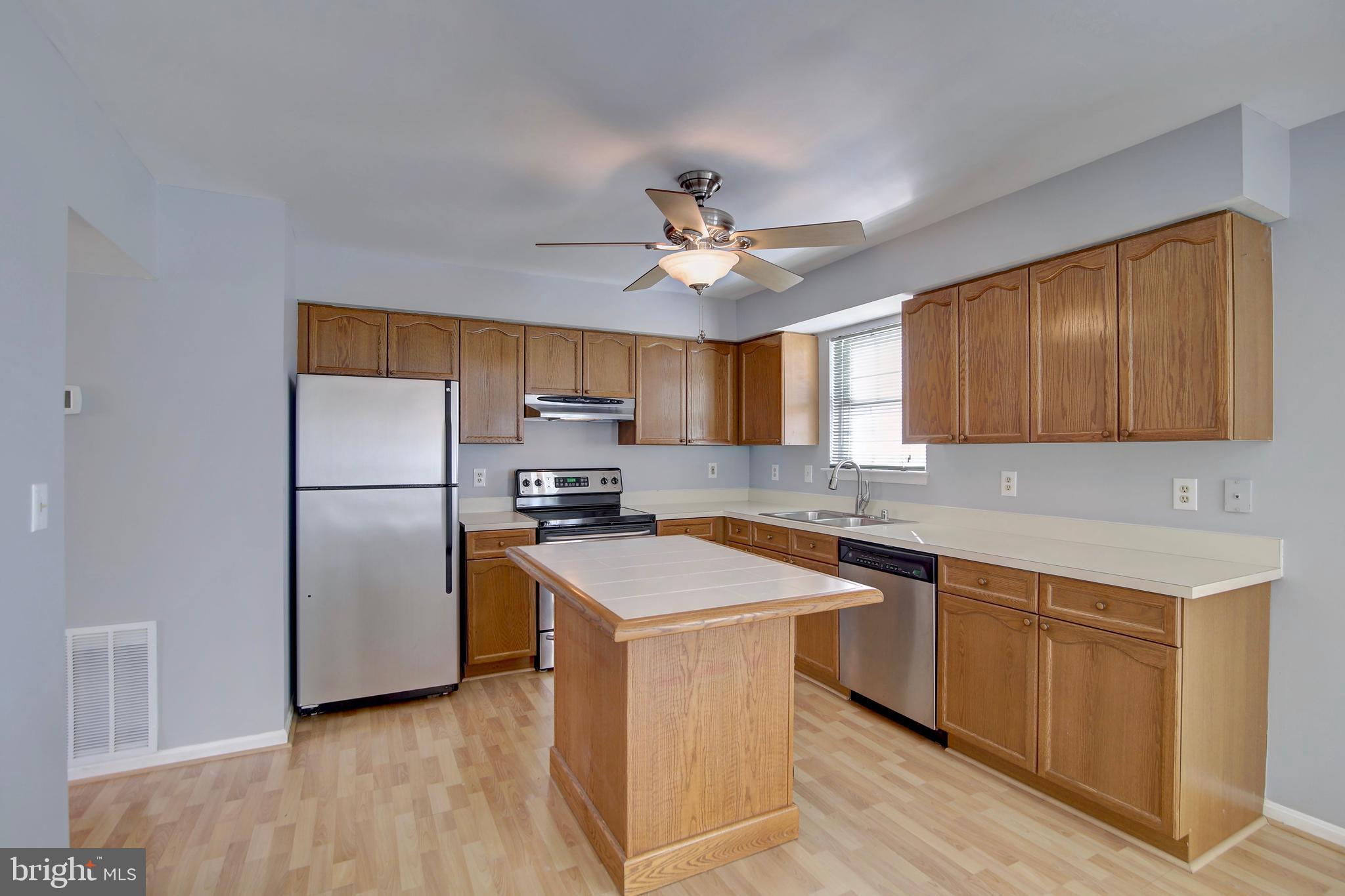 10217 Racquet Circle Manassas, VA 20110 - Photo 10 of 31 Kitchen - 3