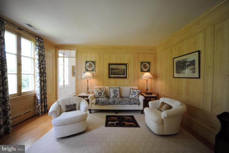 2750 Butler Road Glyndon, MD 21136 - Photo 4 of 7 Family Room