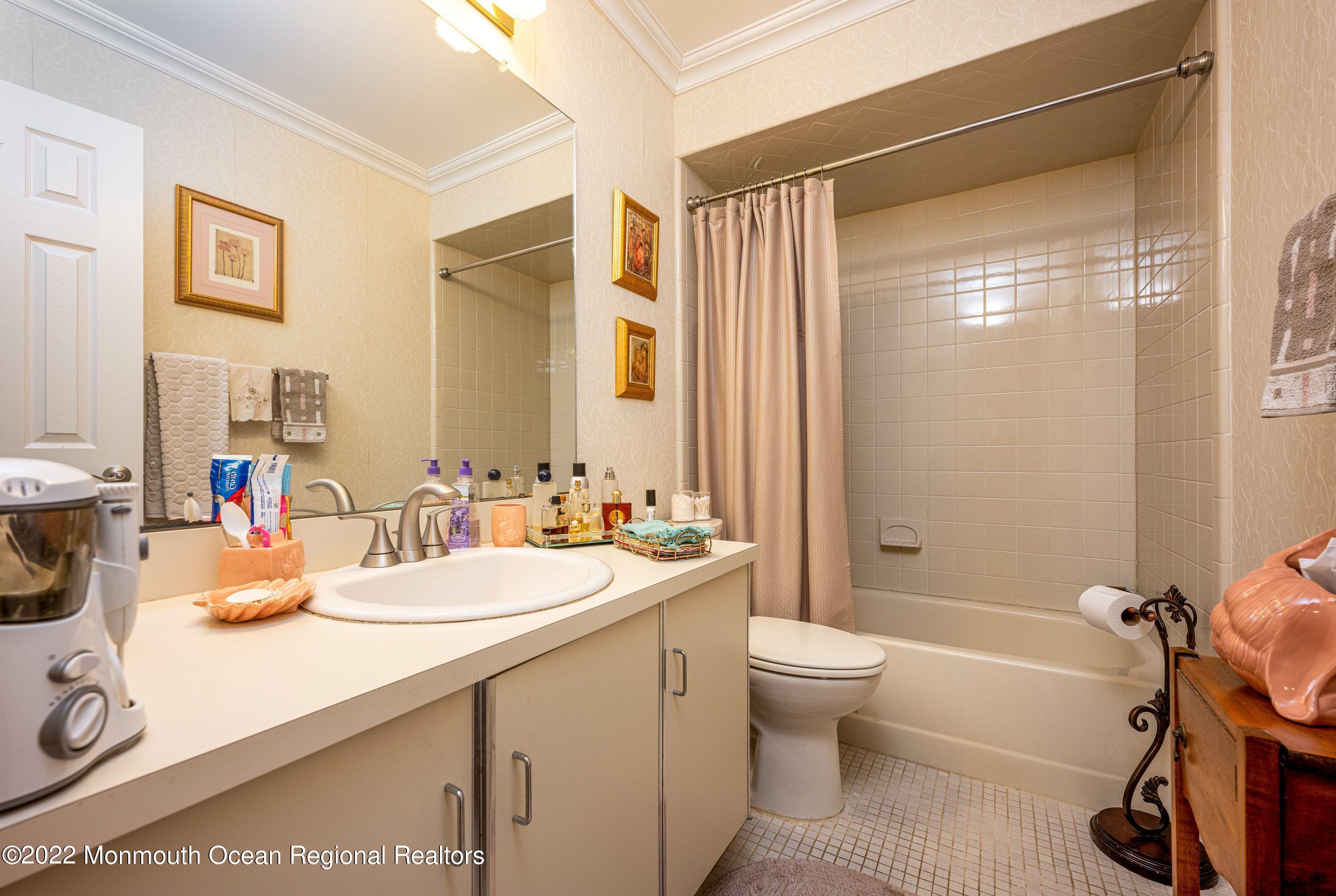 118 Almond Road Freehold, NJ 07728 - Photo 24 of 31 2nd Bath