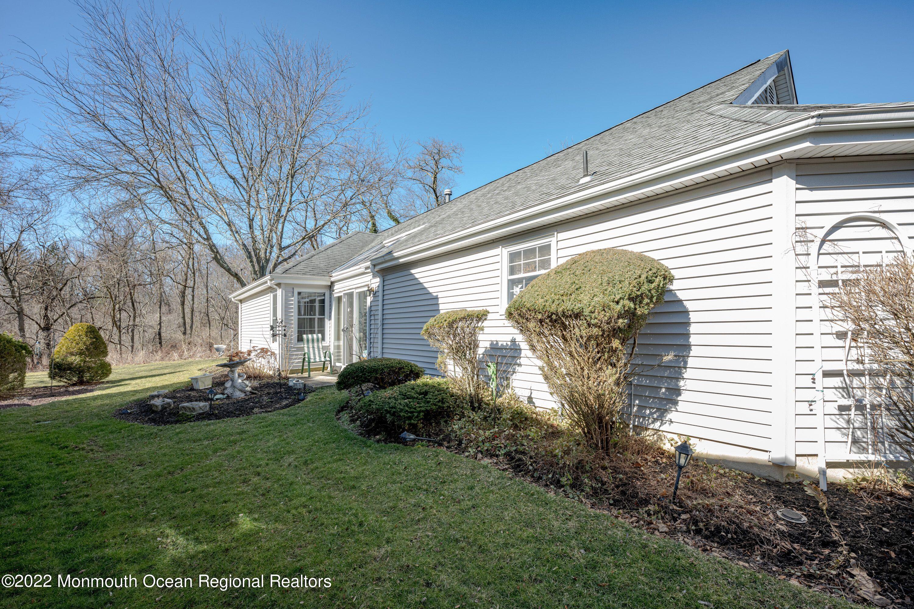 118 Almond Road Freehold, NJ 07728 - Photo 6 of 31 Side