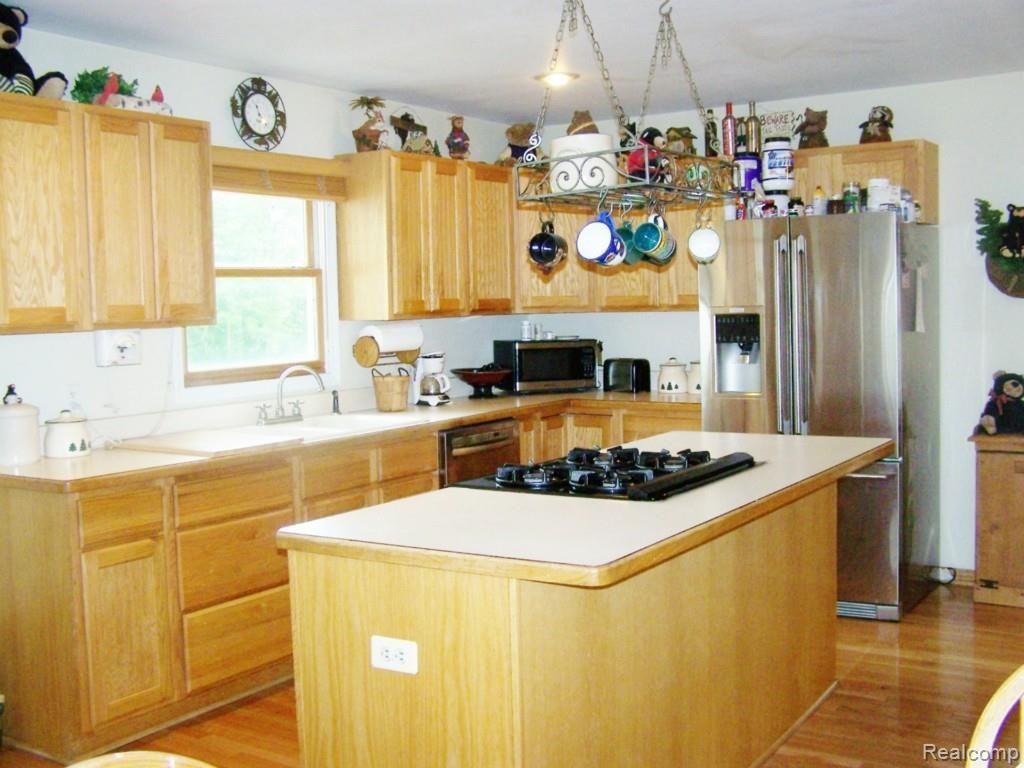 8688 West Sober Road Fowlerville, MI 48836 - Photo 9 of 32 100_8906.jpg
