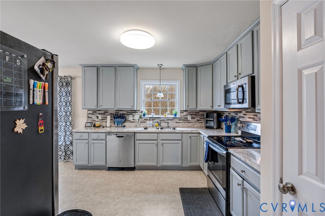 7541 Rolling Hill Road Hopewell, VA 23860 - Photo 4 of 25 Gallery Image 4
