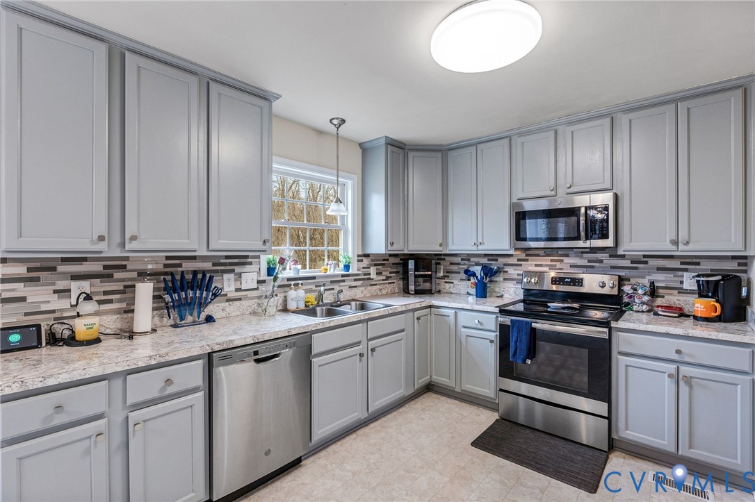 7541 Rolling Hill Road Hopewell, VA 23860 - Photo 5 of 25 Gallery Image 5