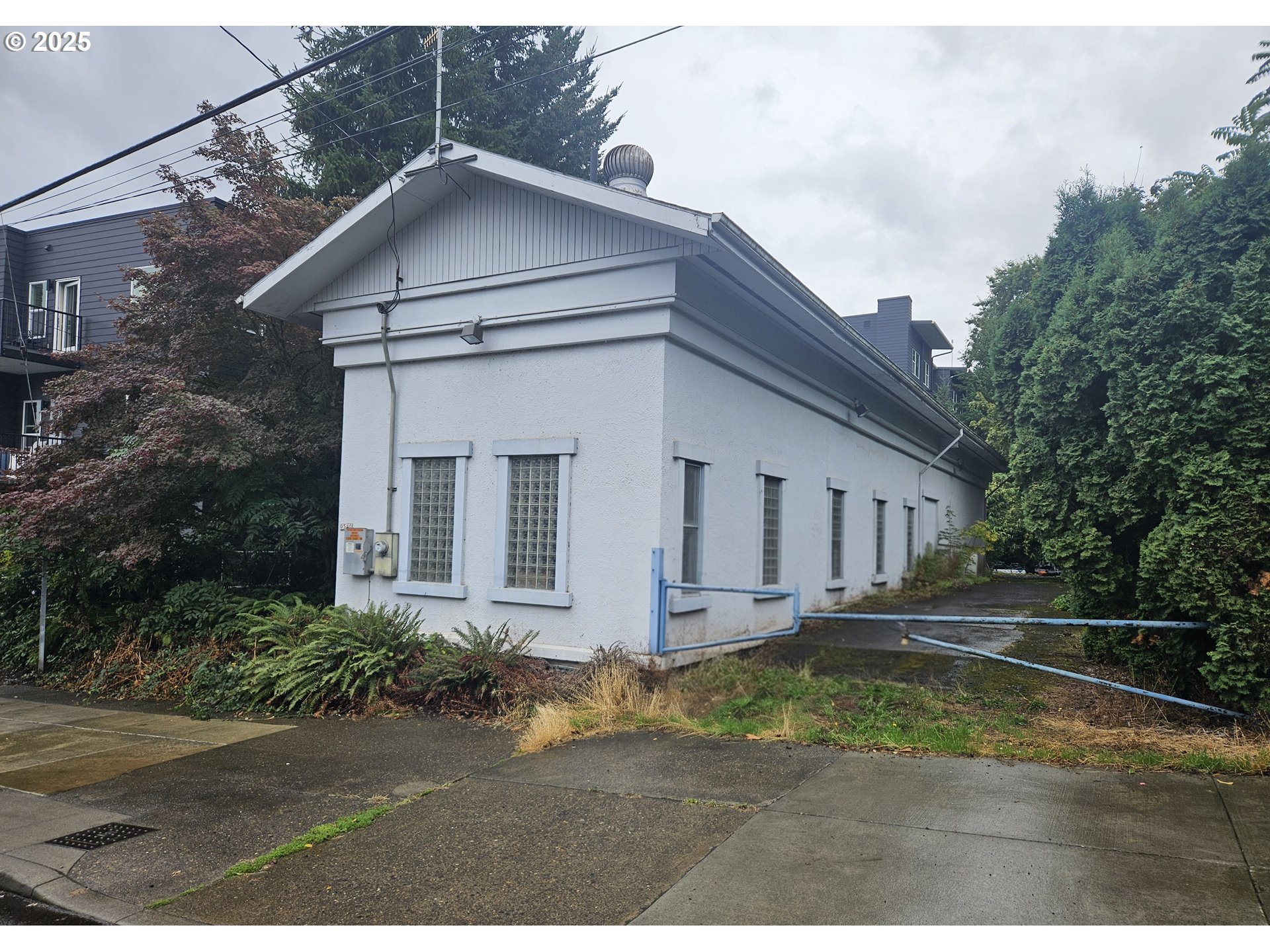 540 South Nevada Street Portland, OR 97219 - Photo 2 of 10