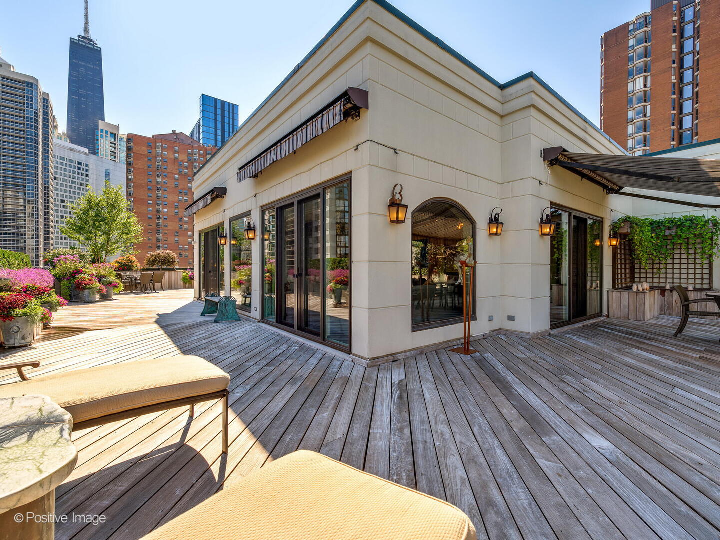 55 West Delaware Place, Unit 1101 Chicago, IL 60610 - Photo 8 of 41 a view of a house with roof deck