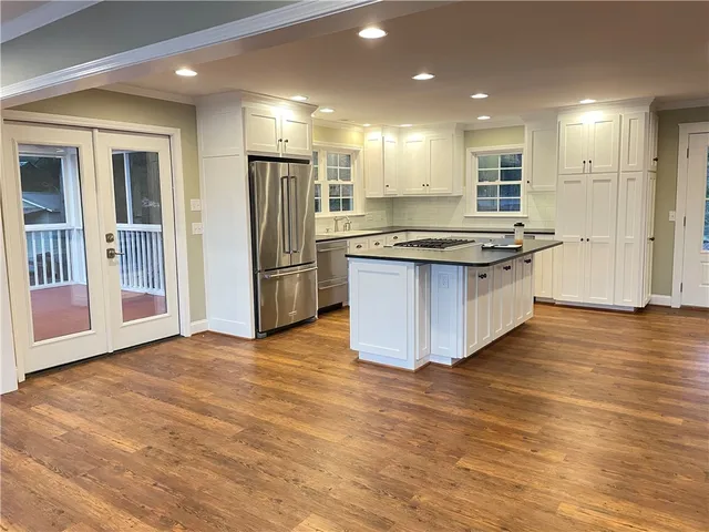 $649,500 | 720 Lakeside Drive, Anderson, SC 29621