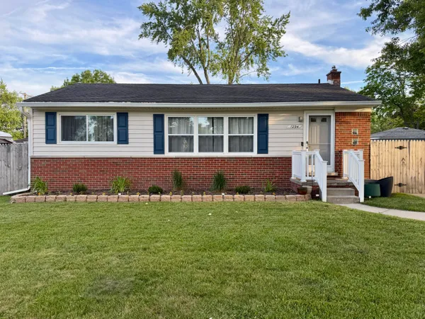 $275,000 | 1294 Hawthorne Avenue, Ypsilanti, MI 48198