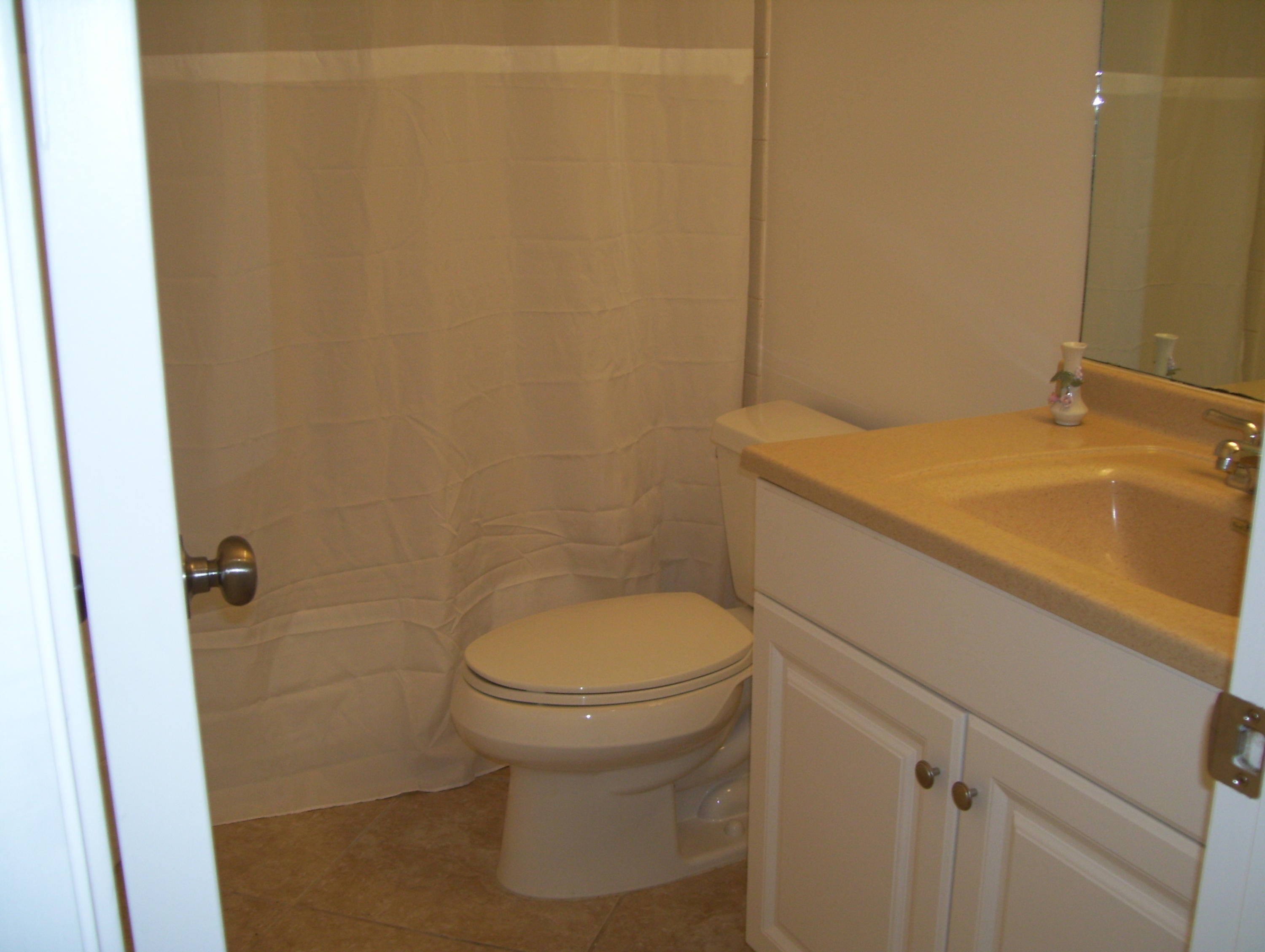 152 Banyan Circle Jupiter, FL 33458 - Photo 14 of 21 Guest Bath