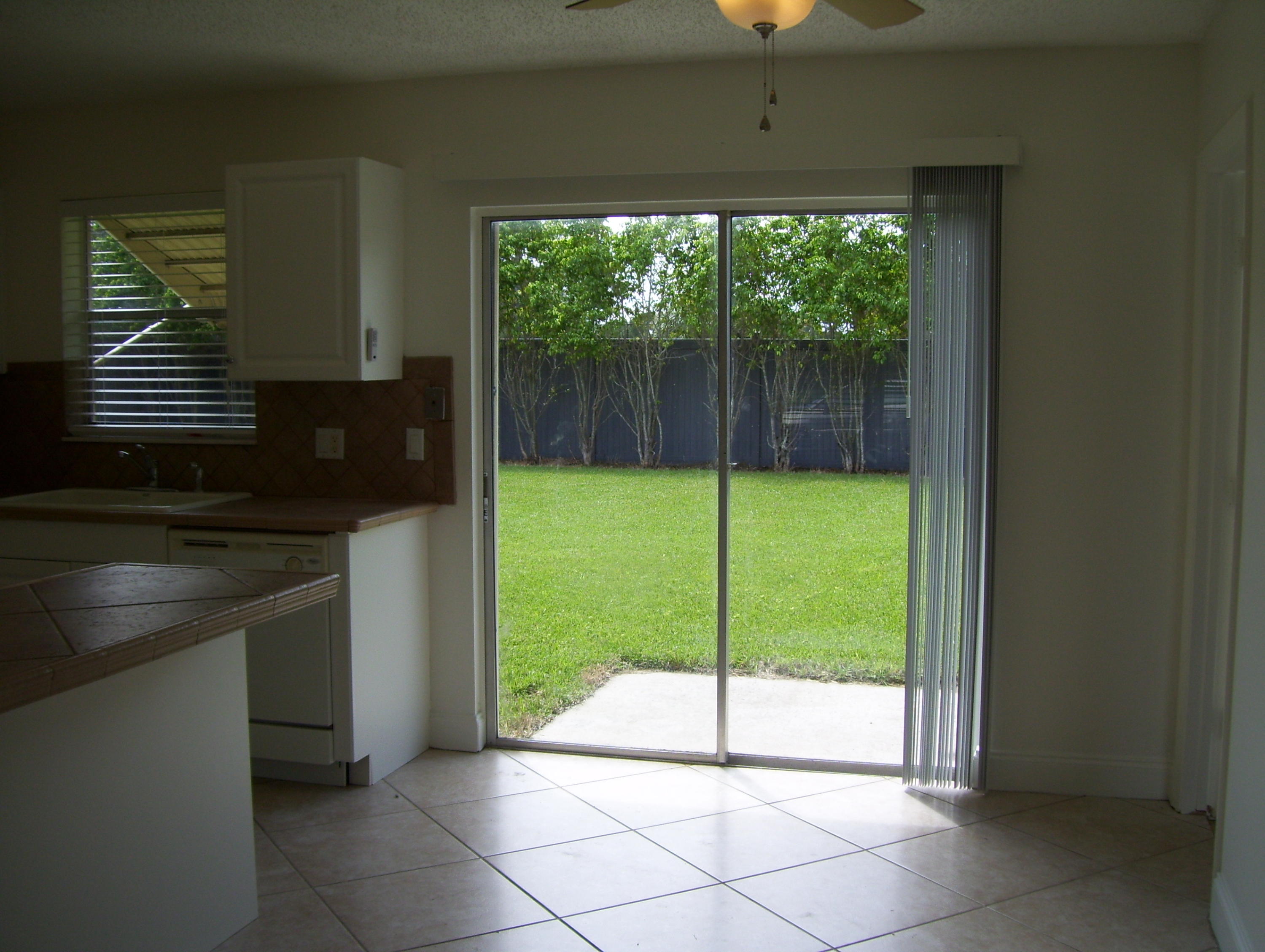 152 Banyan Circle Jupiter, FL 33458 - Photo 6 of 21 Dining Area