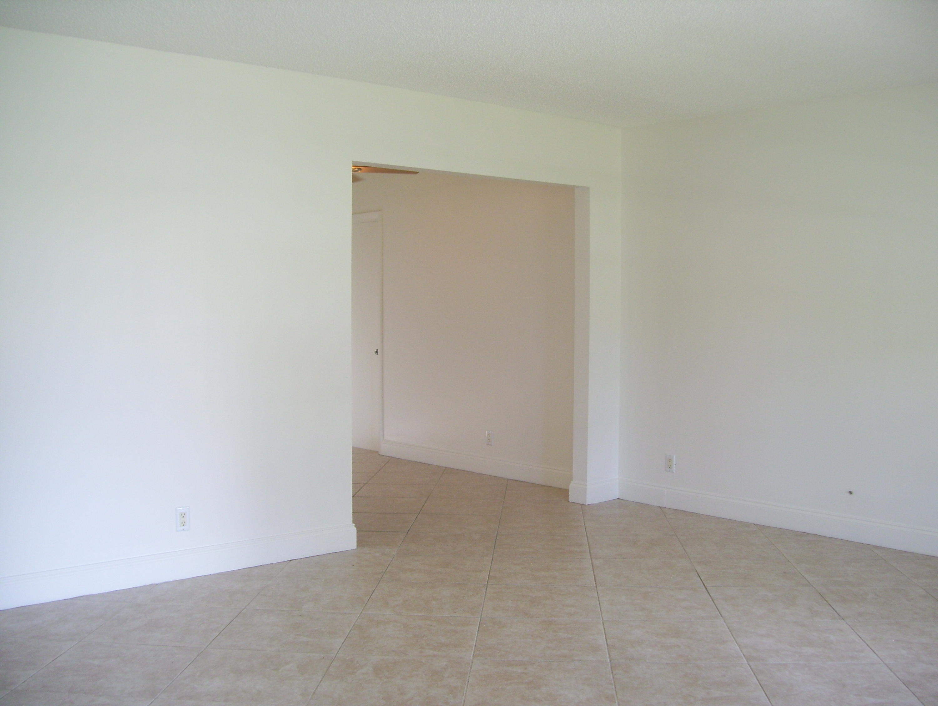 152 Banyan Circle Jupiter, FL 33458 - Photo 8 of 21 Tiled Living Room