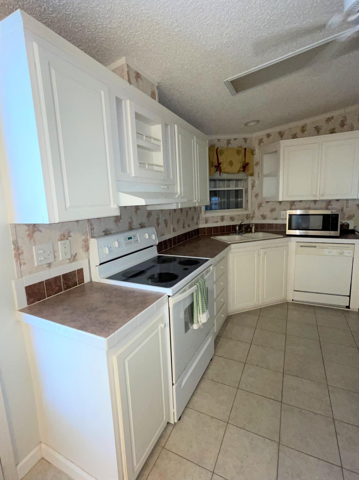 8297 East Club Road Boca Raton, FL 33433 - Photo 8 of 26 Pohler Listing Photos 042