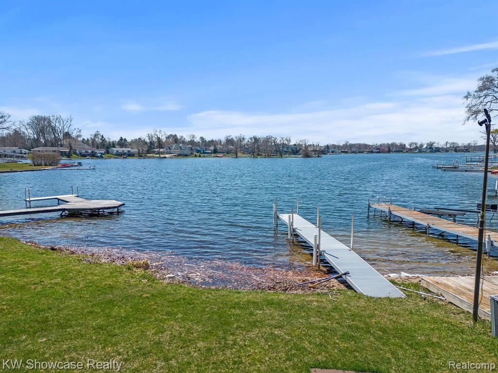 2547 South Commerce Road Wolverine Lake, MI 48390 - Photo 38 of 72