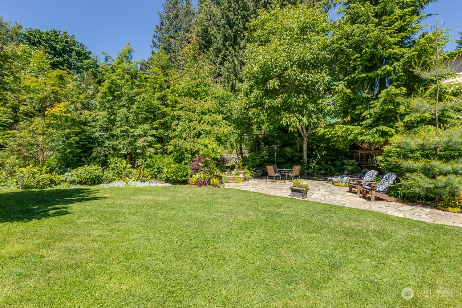 3912 Friday Avenue Everett, WA 98201 - Photo 25 of 35 a view of a garden with a bench