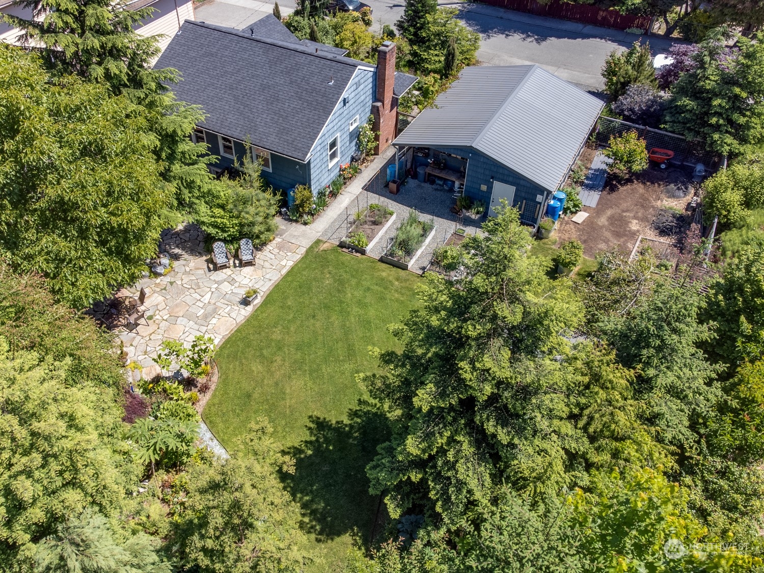 3912 Friday Avenue Everett, WA 98201 - Photo 31 of 35 an aerial view of house with yard