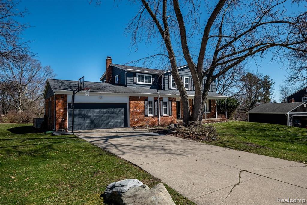 695 Lake Forest Road Rochester Hills, MI 48309 - Photo 3 of 47