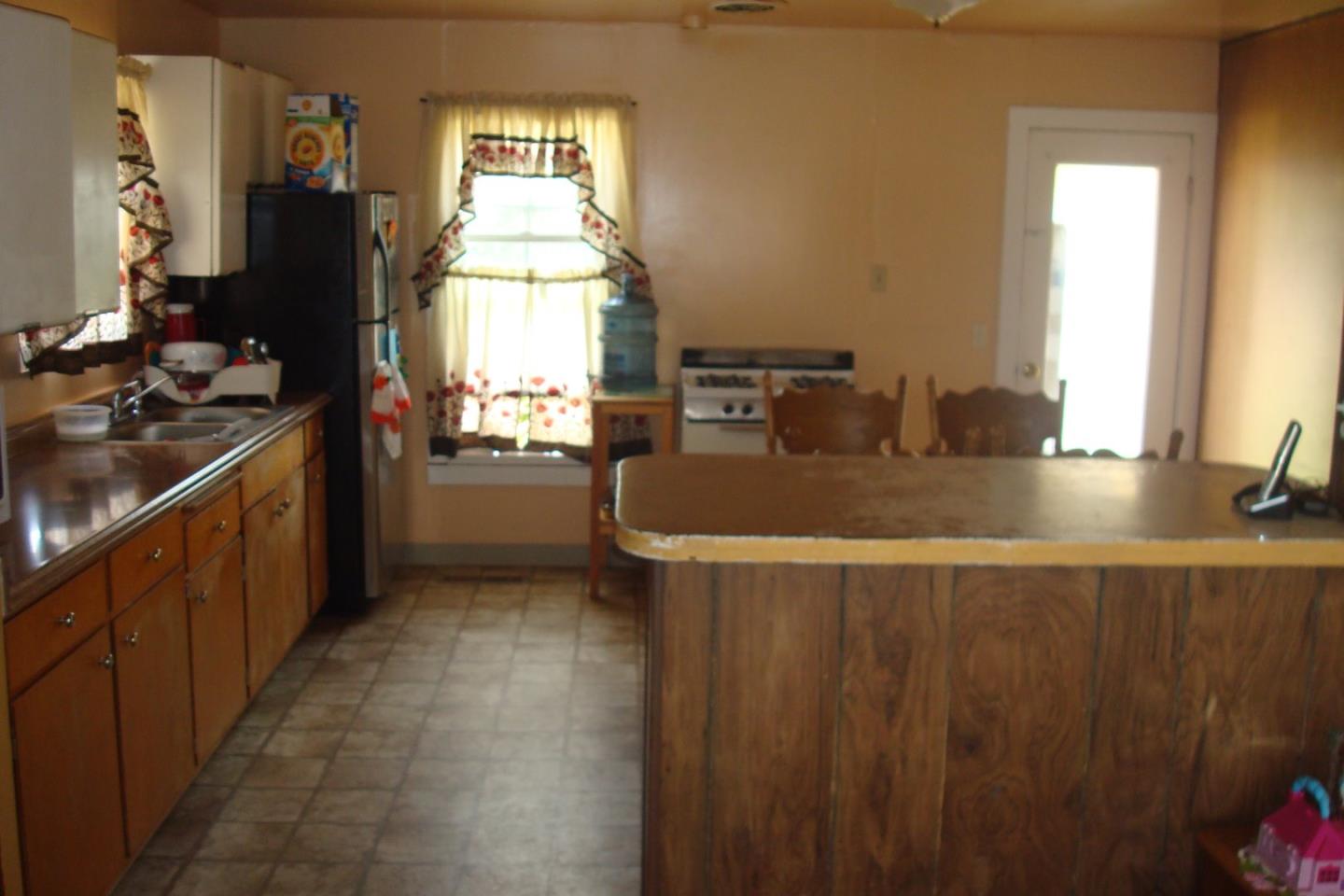 61 Russell Road Salinas, CA 93906 - Photo 4 of 19 Gallery Image 4