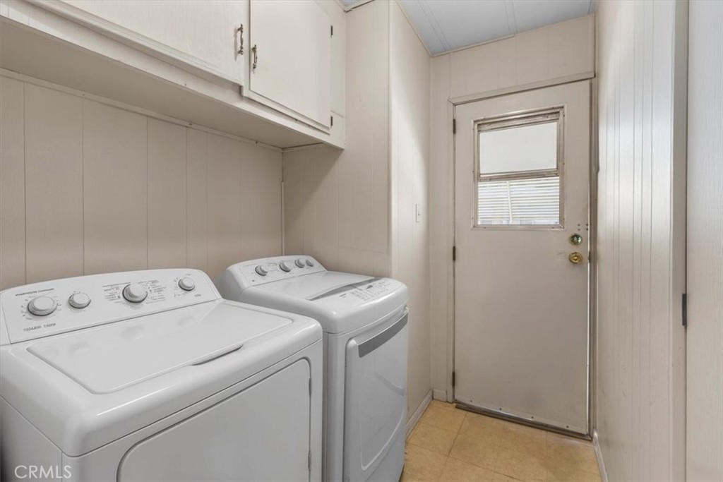 14851 Jeffrey Road, Unit 248 Irvine, CA 92618 - Photo 27 of 27 a utility room with dryer and washer