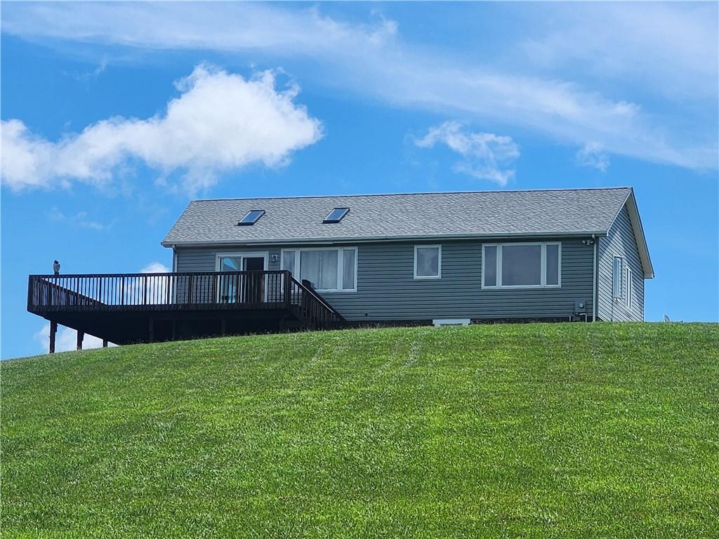 a view of a house with backyard