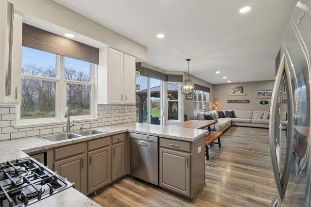 $425,000 | 220 Glenbrook Trail, McHenry, IL 60050