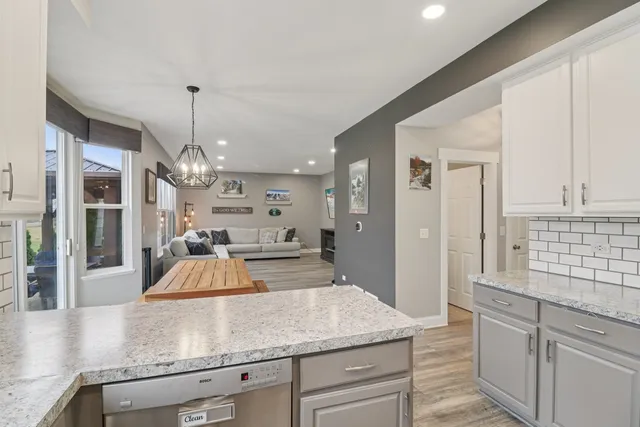 $425,000 | 220 Glenbrook Trail, McHenry, IL 60050