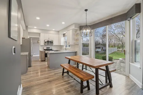 $425,000 | 220 Glenbrook Trail, McHenry, IL 60050