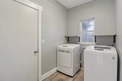 $425,000 | 220 Glenbrook Trail, McHenry, IL 60050