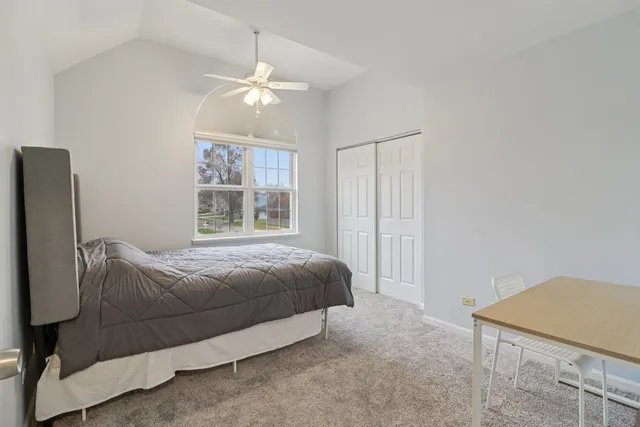 $425,000 | 220 Glenbrook Trail, McHenry, IL 60050