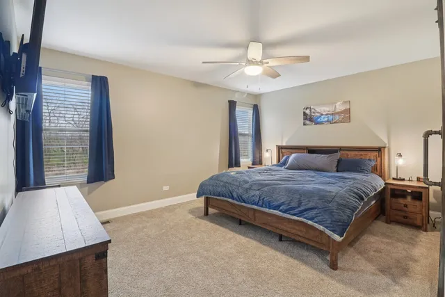 $425,000 | 220 Glenbrook Trail, McHenry, IL 60050