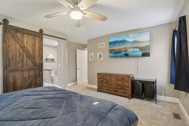 $425,000 | 220 Glenbrook Trail, McHenry, IL 60050