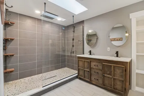 $425,000 | 220 Glenbrook Trail, McHenry, IL 60050