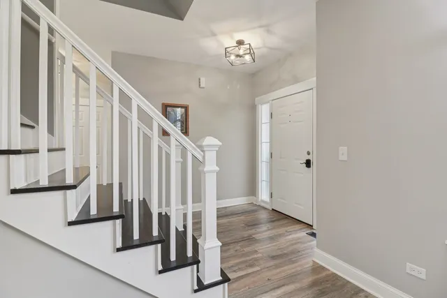 $425,000 | 220 Glenbrook Trail, McHenry, IL 60050