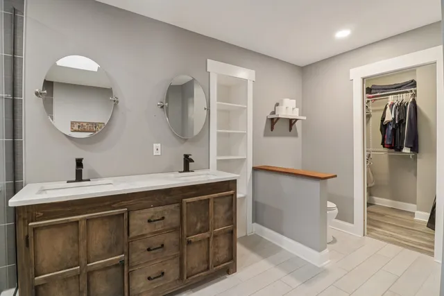 $425,000 | 220 Glenbrook Trail, McHenry, IL 60050