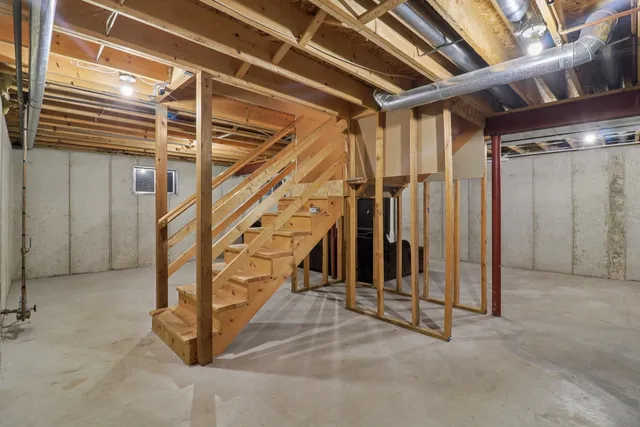 $425,000 | 220 Glenbrook Trail, McHenry, IL 60050