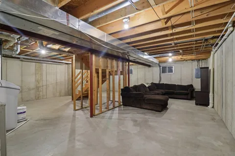 $425,000 | 220 Glenbrook Trail, McHenry, IL 60050