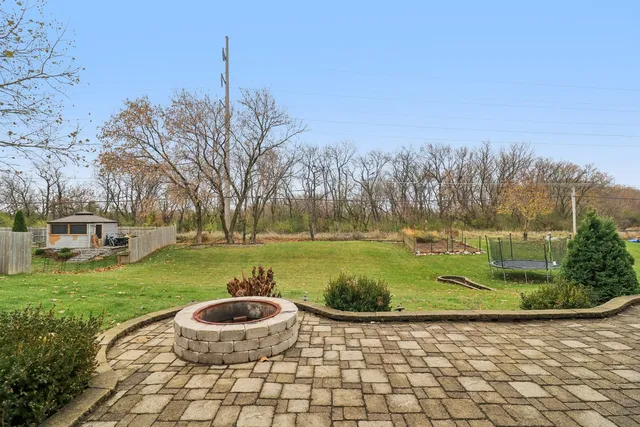 $425,000 | 220 Glenbrook Trail, McHenry, IL 60050
