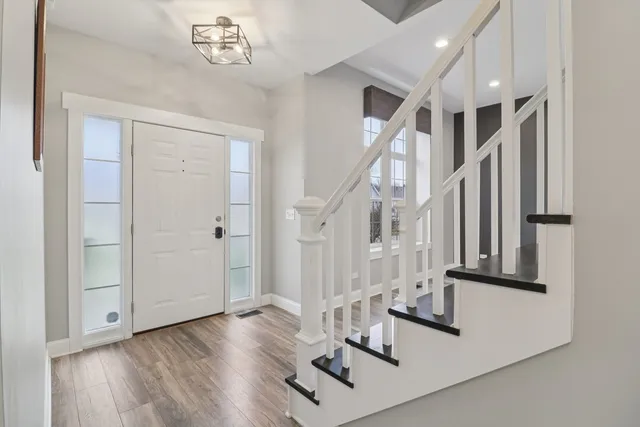 $425,000 | 220 Glenbrook Trail, McHenry, IL 60050