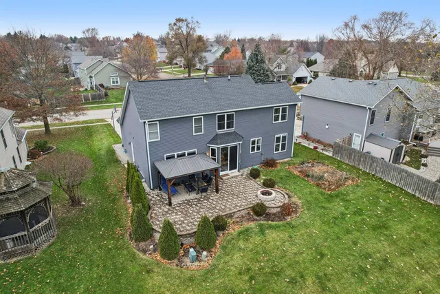 $425,000 | 220 Glenbrook Trail, McHenry, IL 60050