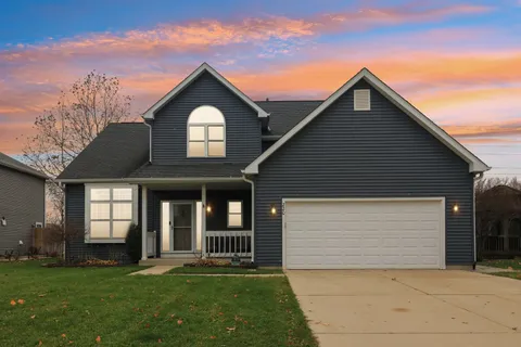 $425,000 | 220 Glenbrook Trail, McHenry, IL 60050