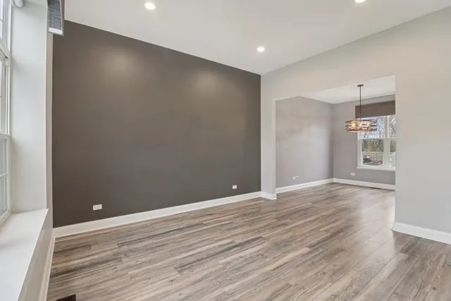 $425,000 | 220 Glenbrook Trail, McHenry, IL 60050