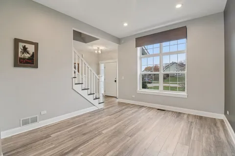 $425,000 | 220 Glenbrook Trail, McHenry, IL 60050