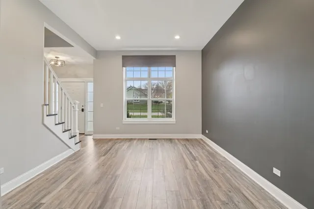 $425,000 | 220 Glenbrook Trail, McHenry, IL 60050